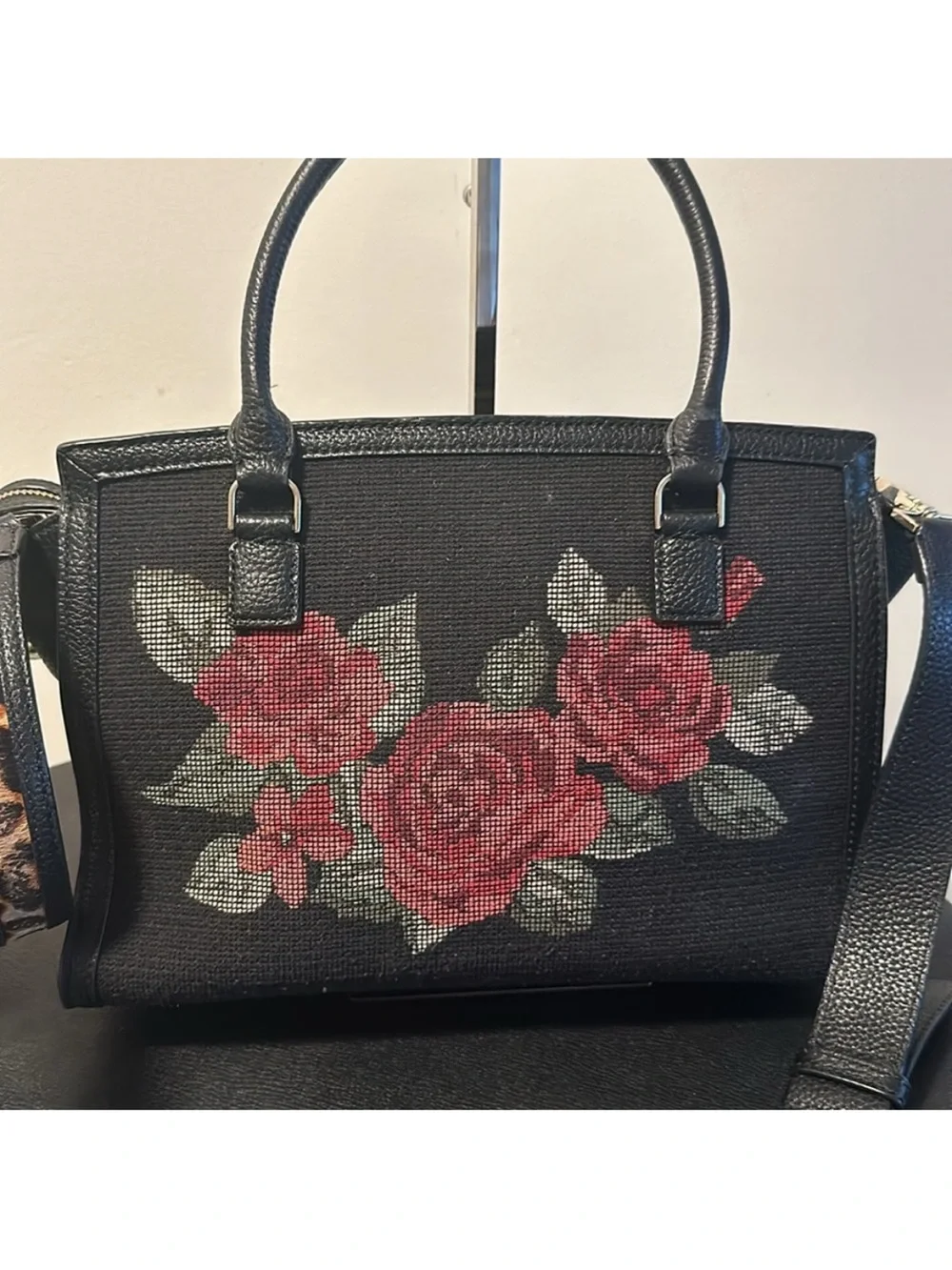 N/A stylish black